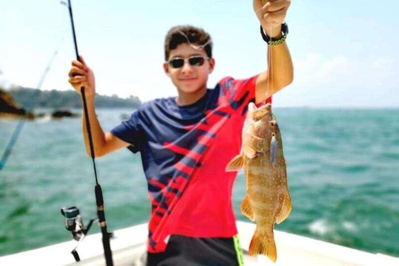 yacht-fishing-at-the-southern-islands-of-singapore