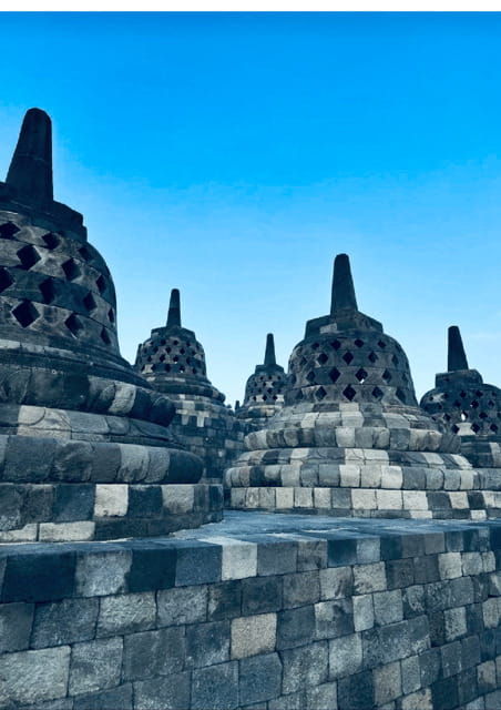 yogyakarta-borobudur-climbup-5-hours-tour-and-entry-ticket