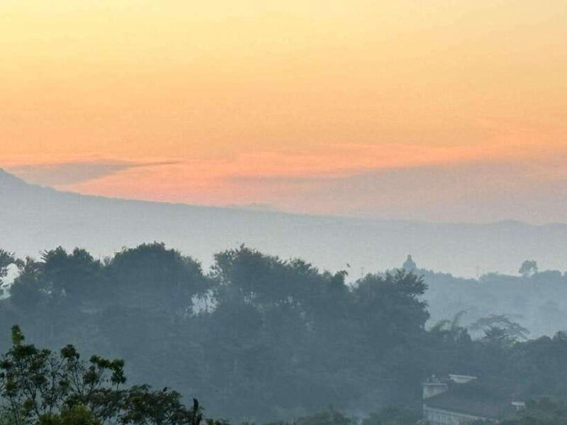 yogyakarta-borobudur-sunrise-from-setumbu-hill-and-climb-up