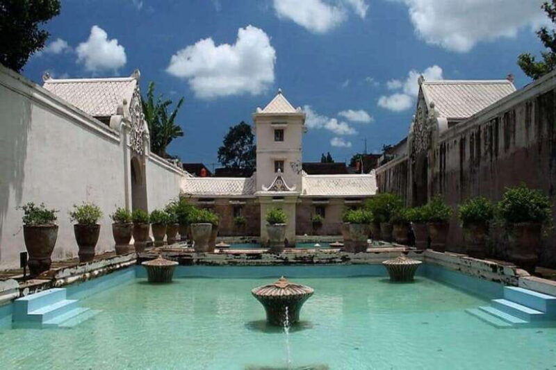 yogyakarta-city-tour-visiting-historic-buildings-and-crafts