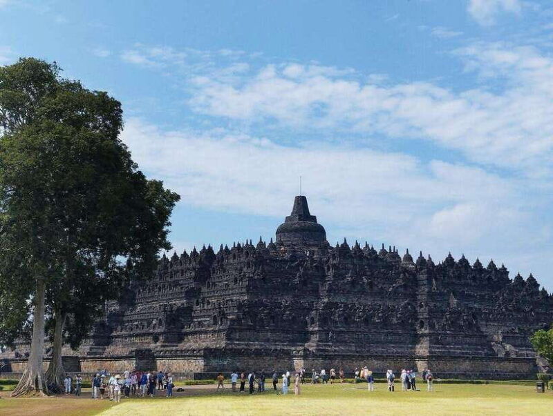 yogyakarta-private-borobudur-prambanan-temple-guided-tour