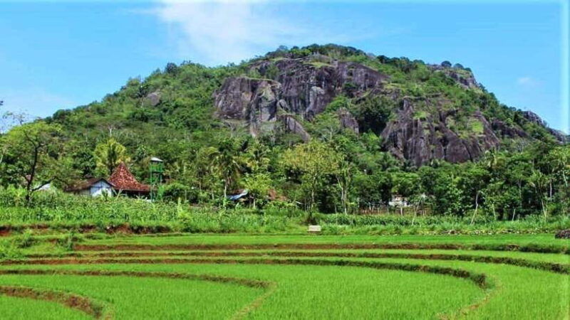 yogyakarta-soft-trekking-tour-to-nglanggeran-ancient-volcano