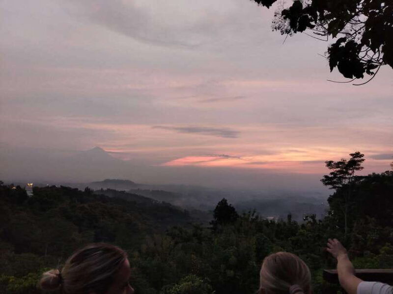 yogyakarta-sunrise-borobudur-prambanan-temple