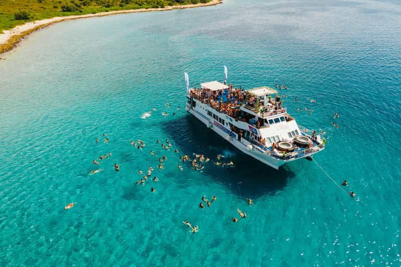 zrce-novalja-boat-party-booze-cruise