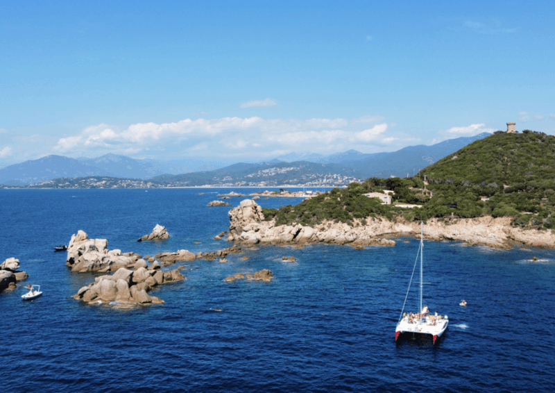 3h30-explore-the-south-shore-of-the-bay-of-ajaccio-catamaran