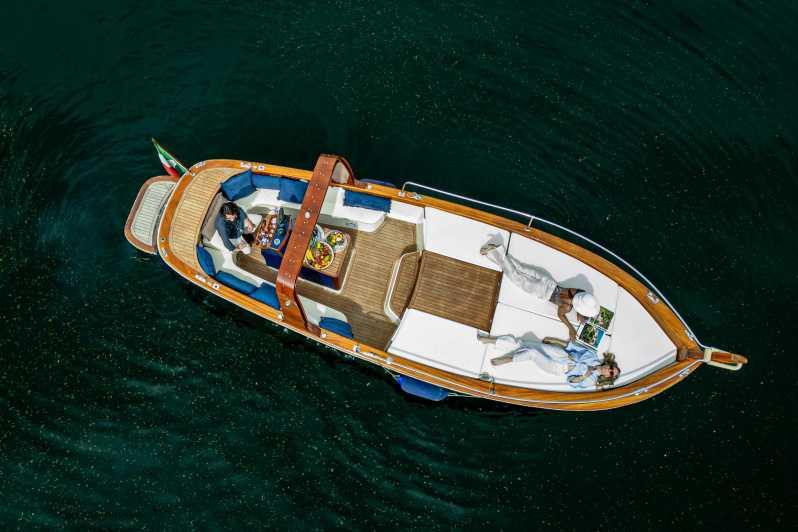 4-hours-private-boat-touron-como-lake-bellagio-wood-boat