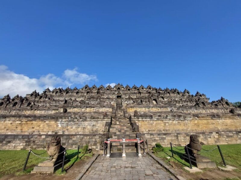 all-inclusive-borobudur-temple-guided-tour