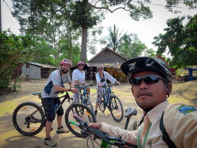 angkor-sunrise-expedition-cycling-through-serene-backroads