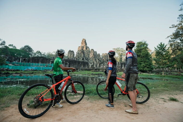 angkor-sunrise-guided-bike-tour-with-breakfast-and-lunch