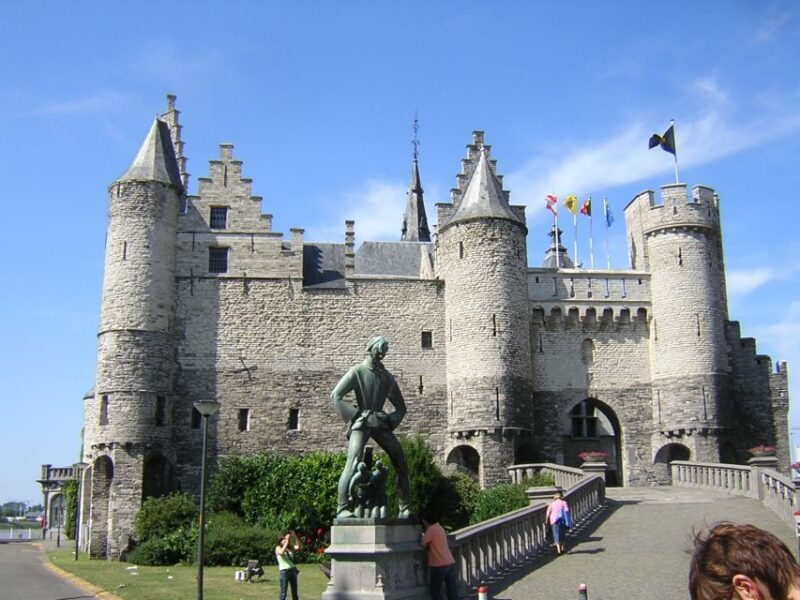antwerp-walking-tour-from-steen-to-central-station