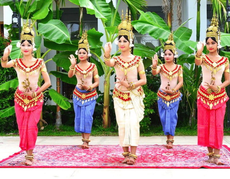apsara-dance-show-with-dinner-by-tuk-tuk-roundtrip-transfer