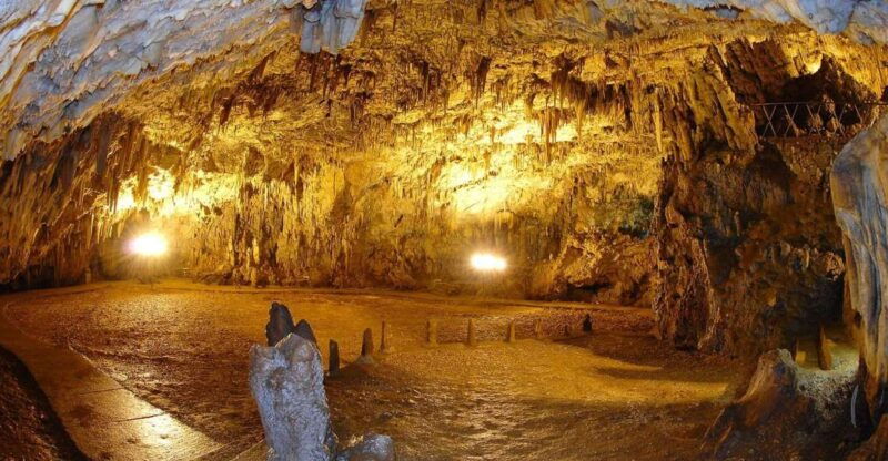 argostoli-explore-fiskardo-myrtos-beach-melissani-cave