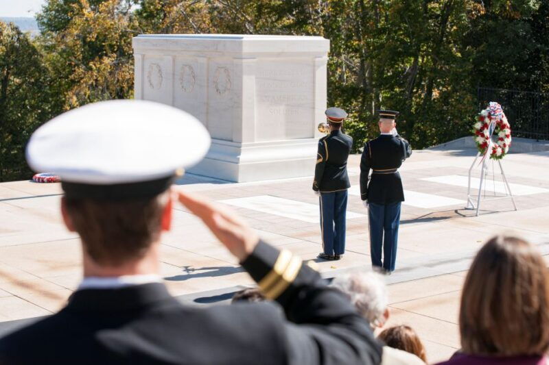 arlington-cementary-guard-ceremony-with-iowa-jima-memorial