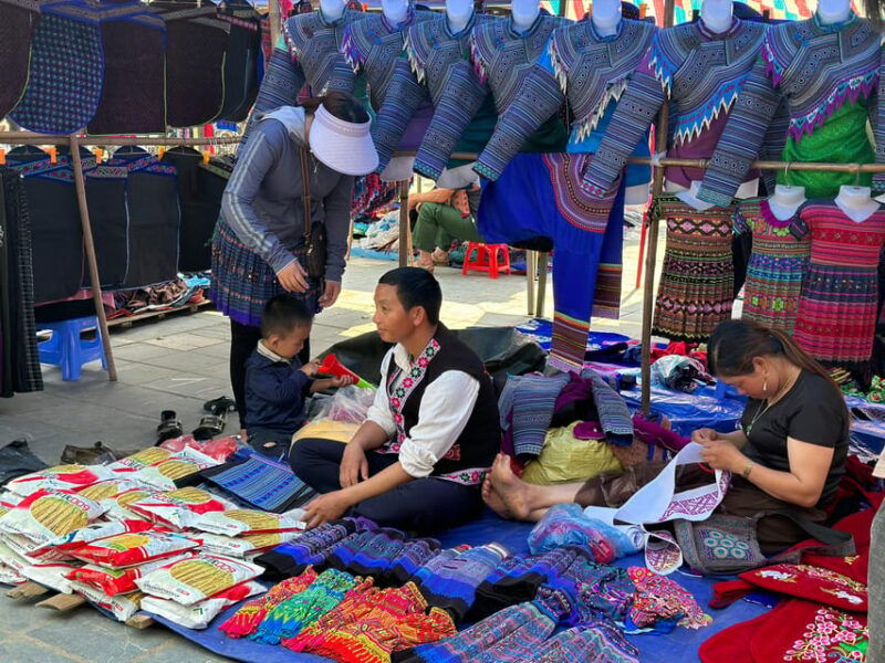 bac-ha-sun-day-market-group-tour