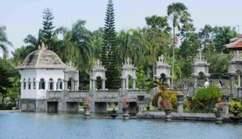bali-lempuyang-temple-tirta-gangga-taman-ujung-beach