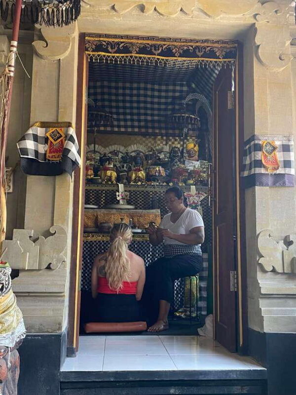 bali-traditional-shamanic-healing-and-water-purification