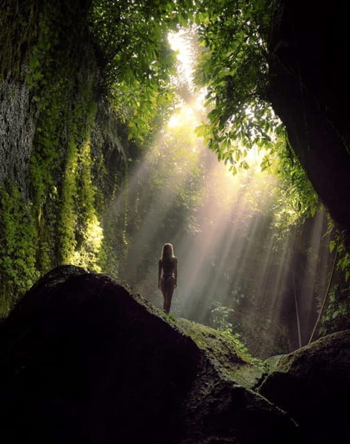 bali-trip-to-tirta-gangga-palace-and-tukad-cepung-waterfall