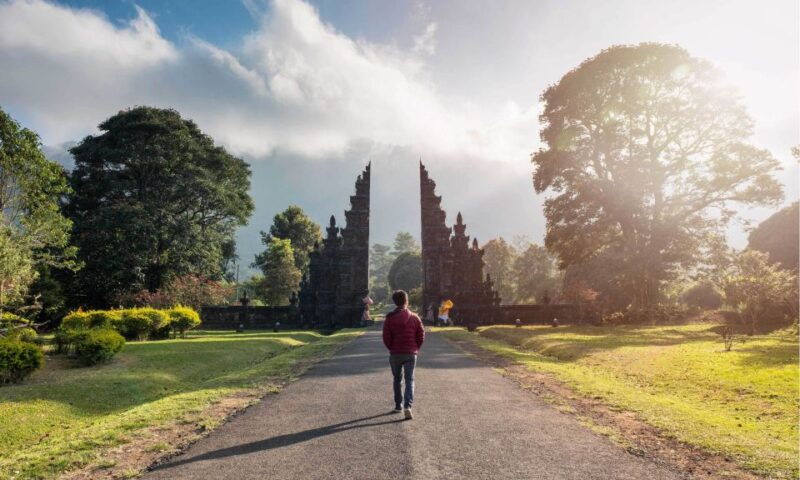 bali-twin-lakes-handara-gates-and-forest-trekking-tour