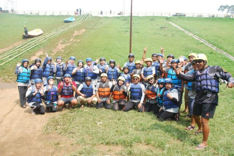 bandung-pangalengan-river-rafting-adventure-with-lunch