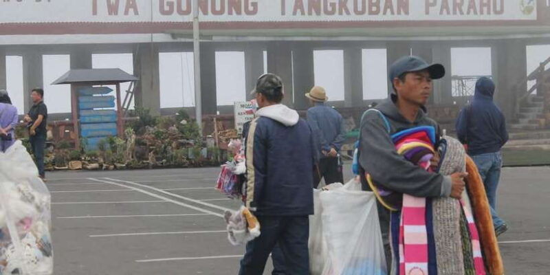bandung-tour-volcano-coffee-fields-hot-springs-water