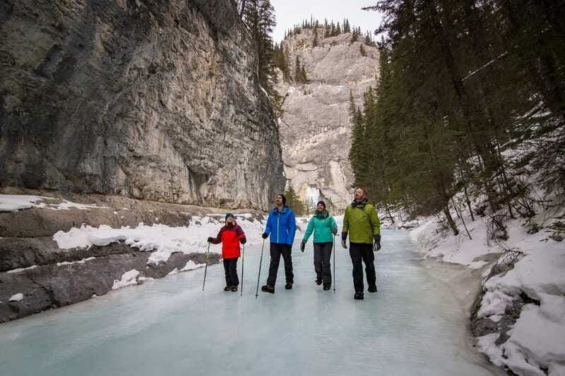 banff-grotto-canyon-icewalk