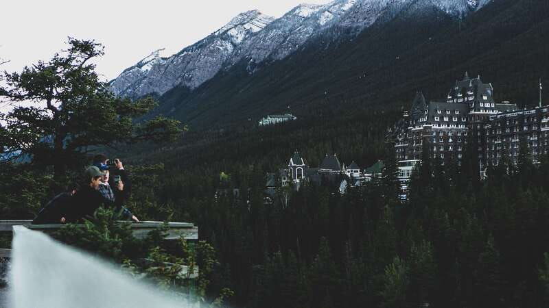 banff-highlights-and-wildlife-group-tour