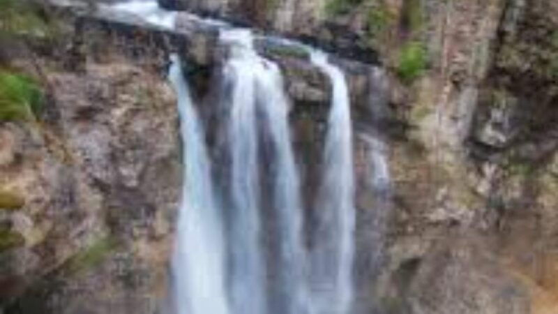 banff-lake-louise-moraine-emerald-johnston-canyon-tour-2