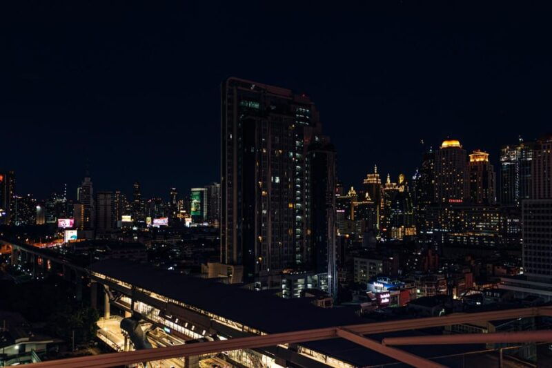 bangkok-barracuda-rooftop-bar-akara-hotel