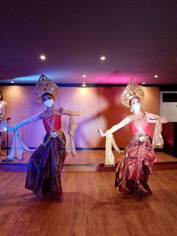 bangkok-luxury-white-cruise-with-buffet-and-entertainment
