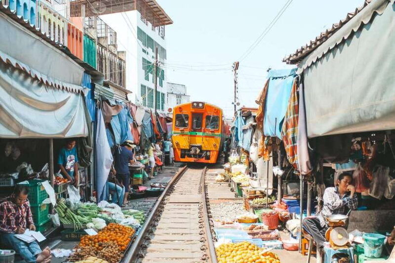 bangkok-railway-and-floating-market-tour-with-dragon-temple