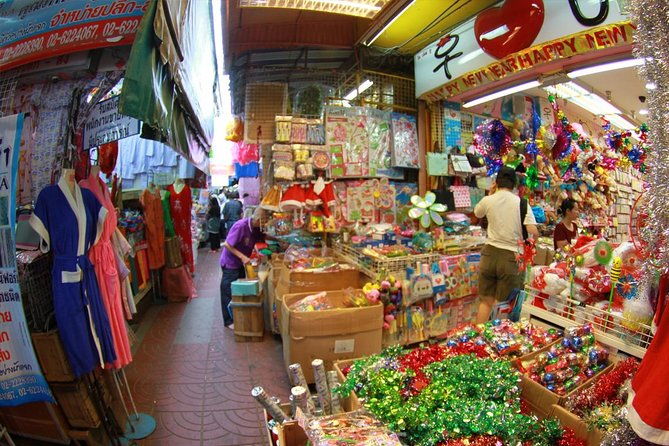Bangkok Tour By Selfie Expert : LittleIndia, WatTraimit, WatPho - Who Should Book This Tour?