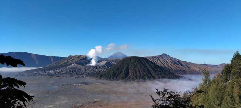 banyuwangi-explore-ijen-blue-fire-bromo-sunrise