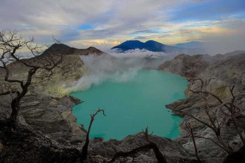 banyuwangi-ijen-blue-fire-and-sunrise-volcano-tour