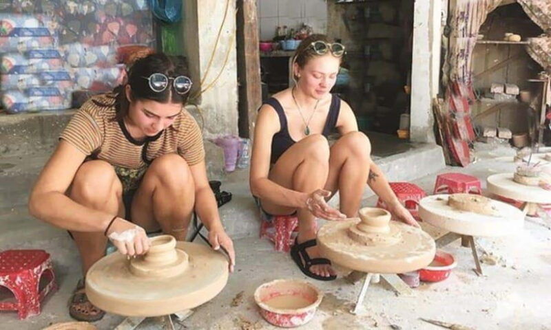 bat-trang-pottery-village-incense-village-or-hanoi-city-tour