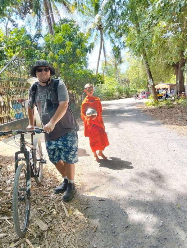 battambang-unique-day-tours-mixing-bicycle-tuk-tuk-lunch