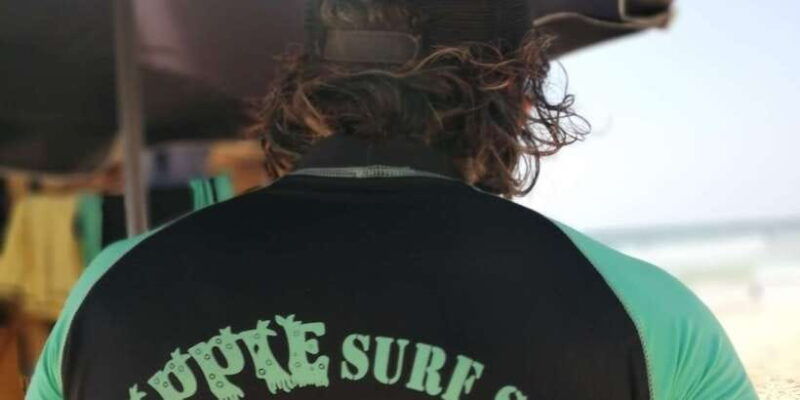 beginner-surfing-lesson-and-surfguide