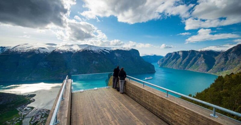 bergen-naeroyfjord-flam-and-stegastein-guided-bus-tour