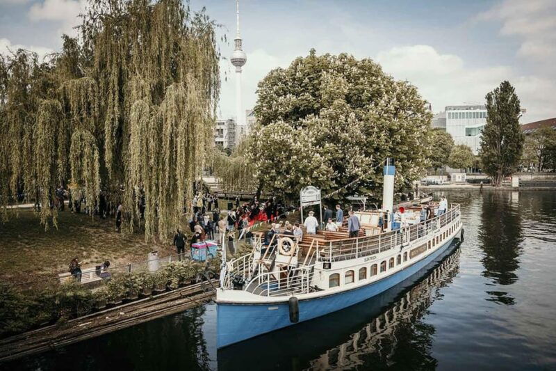 berlin-2-5-hour-beer-evening-sightseeing-boat-cruise