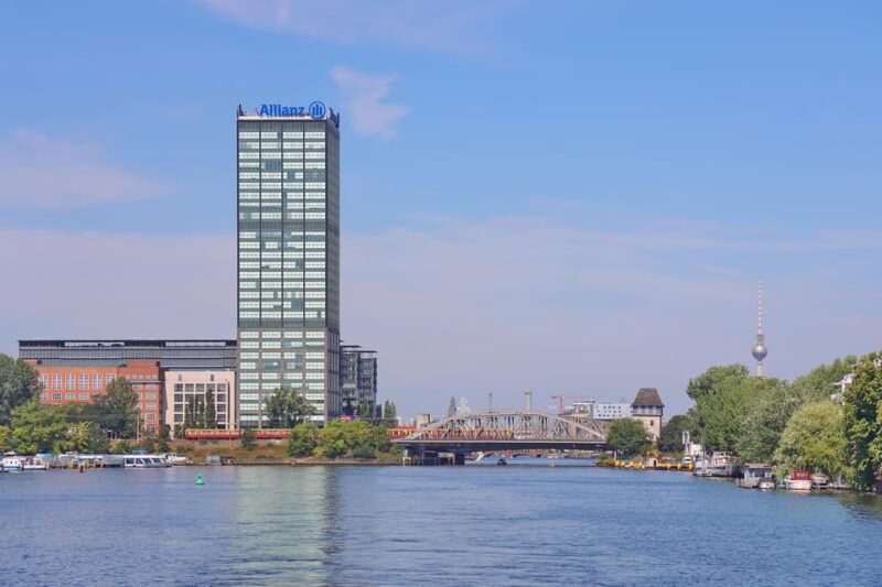 berlin-east-side-gallery-spree-cruise-by-electric-boat