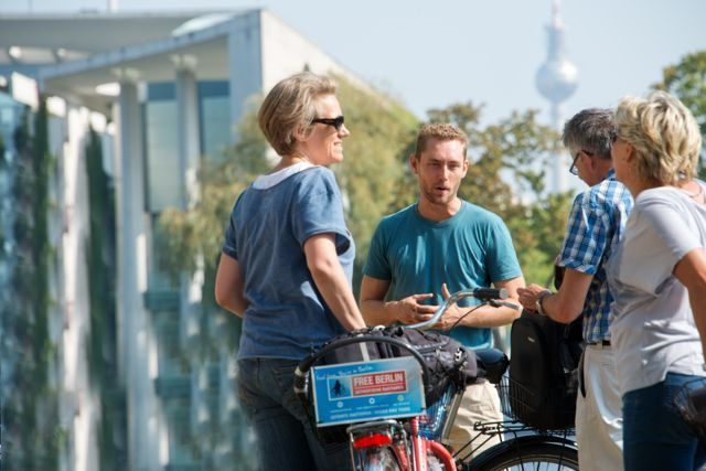 berlin-highlights-guided-bike-tour