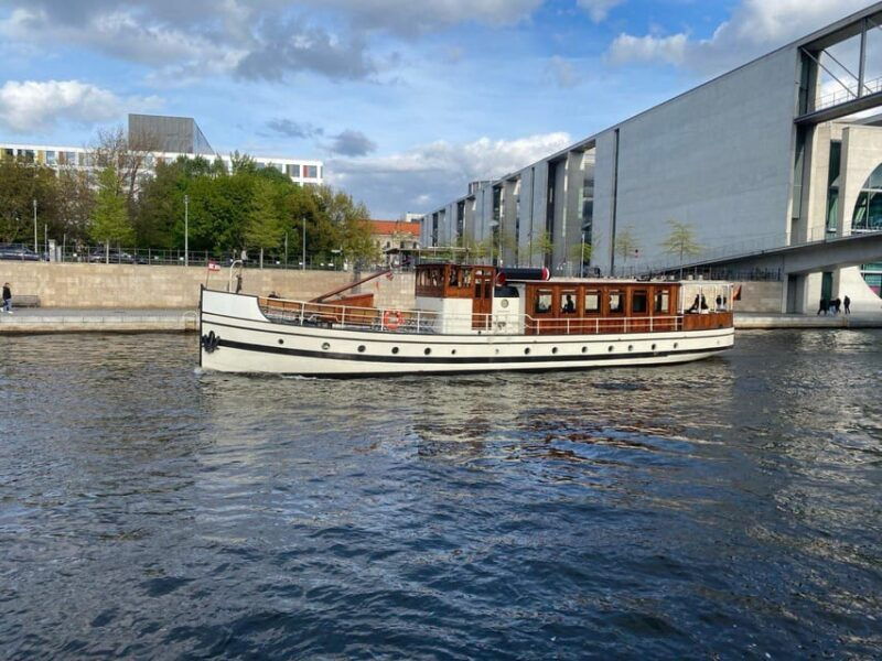 berlin-historic-boat-sightseeing-city-center-tour
