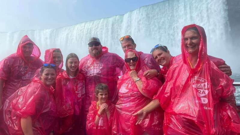 best-niagara-falls-guided-tour-behind-the-falls-boat-ride-2