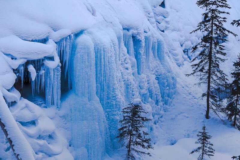 best-of-banff-winter-lake-louise-frozen-falls-more