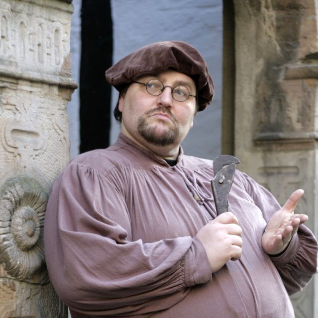 bremen-old-town-tour-with-costumed-performer-tour-guide