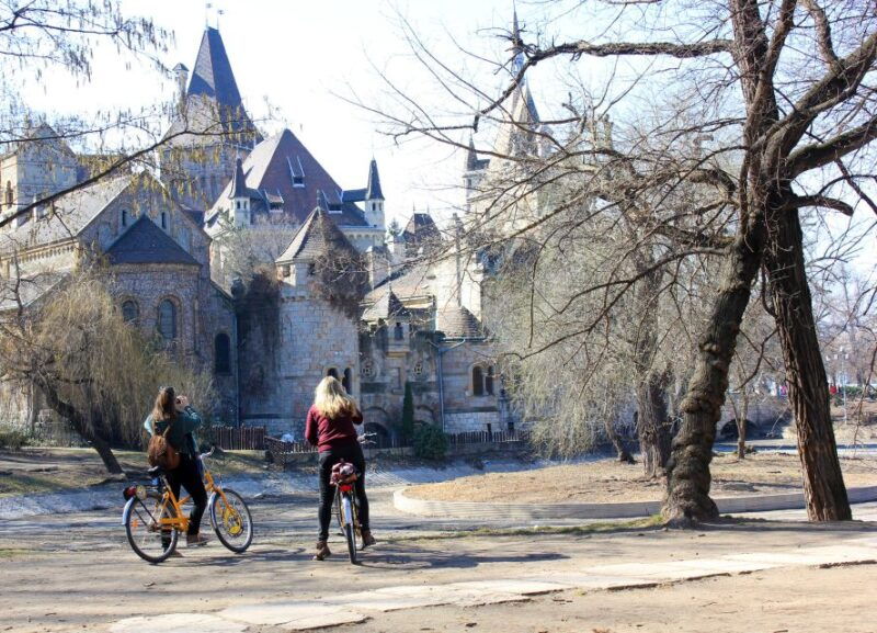 budapest-%e2%9d%a4%ef%b8%8fwinter-bike-tour-with-coffee-stop%e2%9d%a4%ef%b8%8f