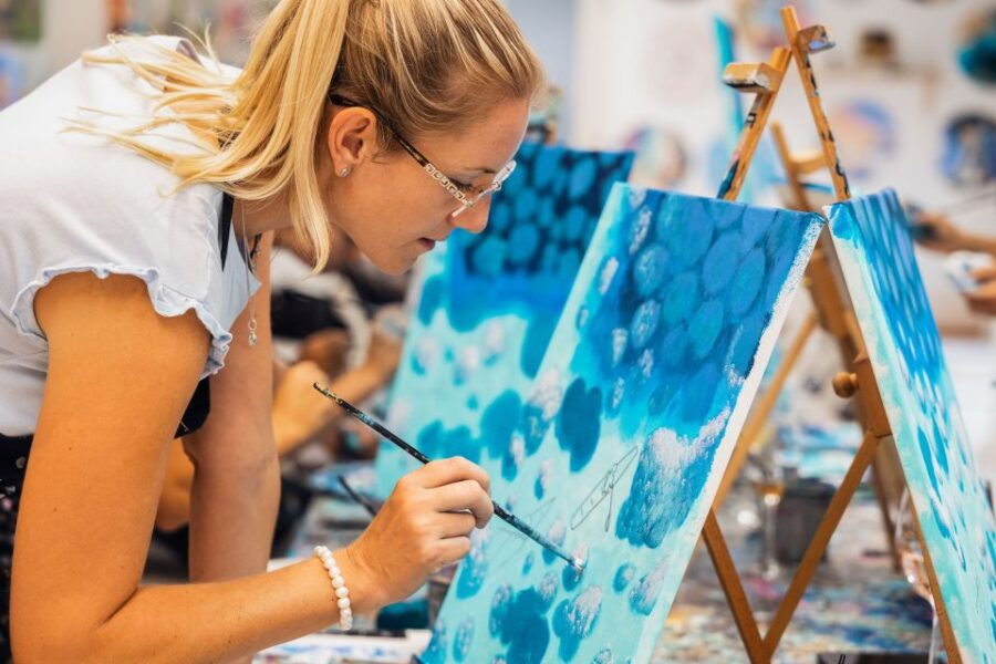 budapest-paint-and-sip-experience-25-hrs-for-beginners