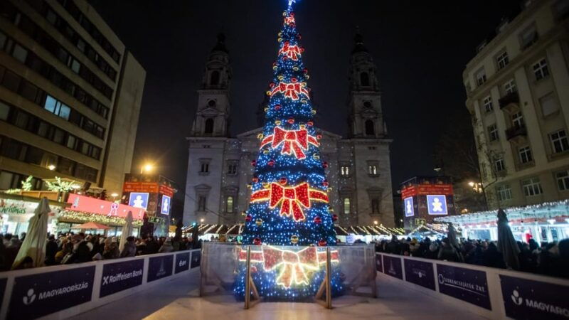 budapest-parliament-christmas-market-and-ferris-wheel