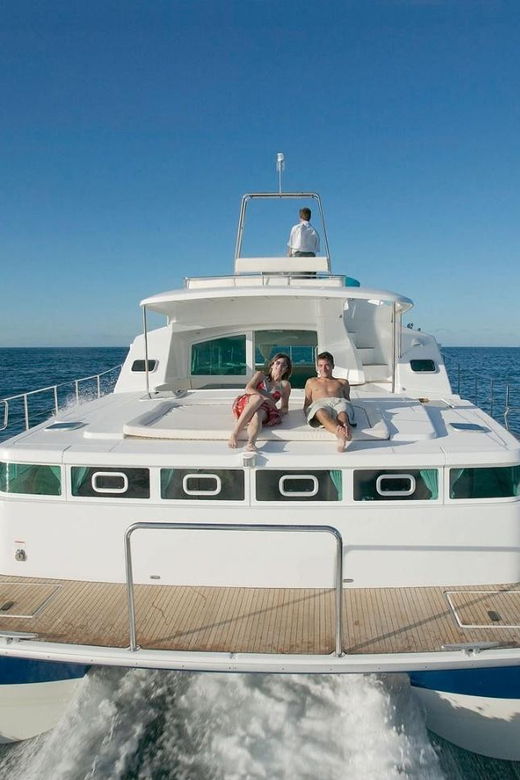 busan-group-sightseeing-yacht-cruise-with-snacks-and-drinks