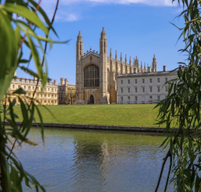 cambridge-private-chauffeured-punting-tour