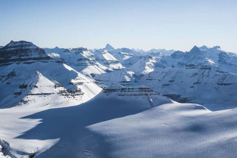 canadian-rockies-abraham-lake-ice-bubbles-helicopter-tour